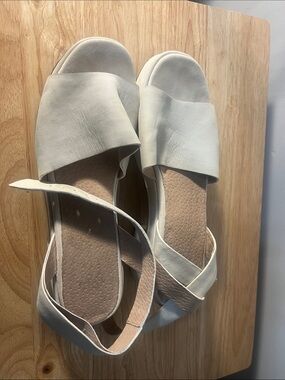 Women’s Cream Open-Toe Ankle-Strap Sandals — Minimal Everyday Style
